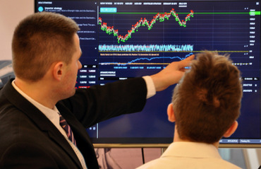 DM BOŚ dodał akcje Azotów, LiveChat i Agory do listy top picks