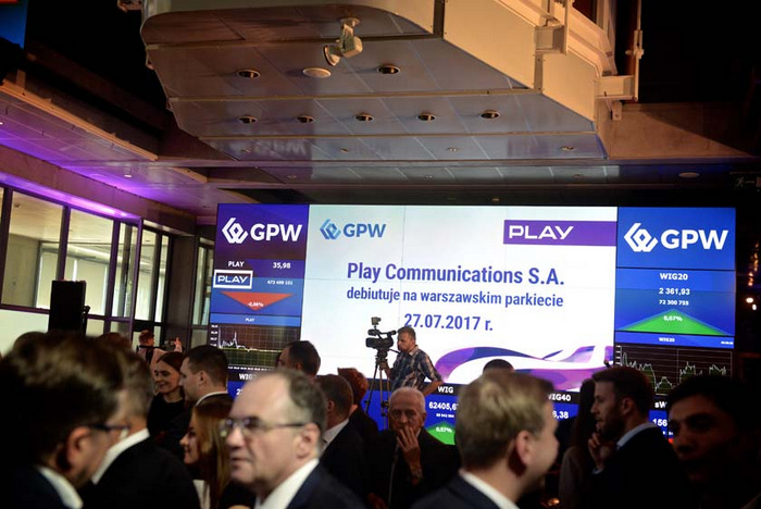 play, Kenbourne, Tollerton, sprzedaż, akcji