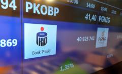 Prezes NBP popsuł Sylwestra bankierom, w grze PKO BP i Biomed-Lublin
