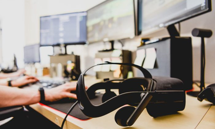 Carbon,Studio,vr,wyniki,gaming, akcje,