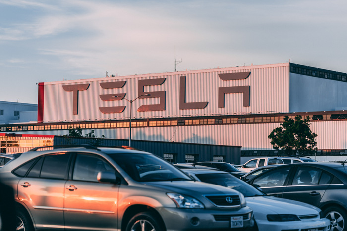 tesla,akcje,przecenaKimbal,elon,Musk