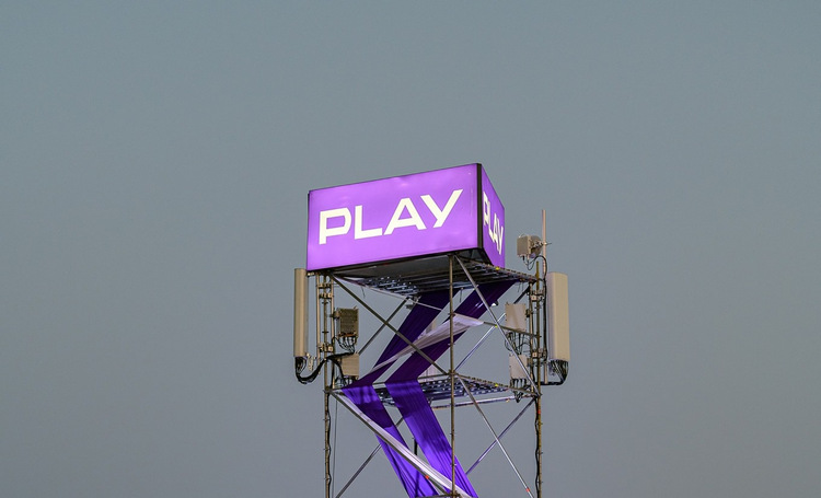 play, upc, przejęcie, media, akcje,