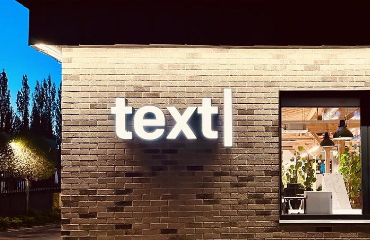 text, wyniki, kpi, kurs, akcji,