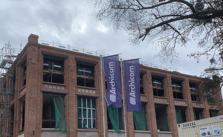 Archicom, ze, stratą, netto, mimo, dodatniego, wyniku, operacyjnego, w, I, połowie, 2025, roku,