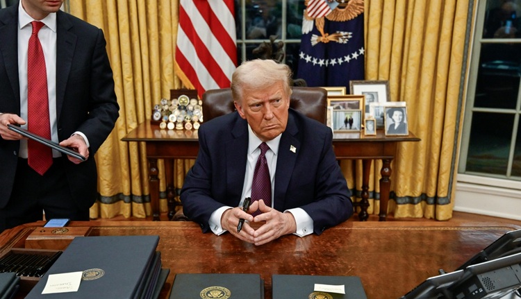 Trump, zaostrza, wojnę, handlową, Mówię, wam, te, kraje, dzwonią, do, nas, całują, mnie, po, tyłku