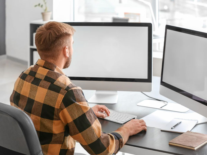 Jaki monitor (albo dwa) dla pracownika biurowego?