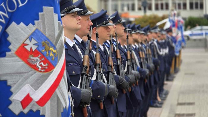 Arlen, Dwie, nowe, umowy, z, Policją, na, dostawy, odzieży, służbowej, za, 20,8, mln, zł,